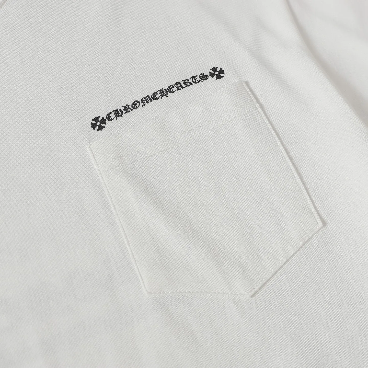 🅿️170 CHROME HEARTS/Chrome Heart CH starry cross printed short-sleeved T-shirt The fabric is made of 280g heavy combed cotton, customized with 32 count 1*1 threads. The ready-made garments are washed twice. The fabric is comfortable and skin-friendly without any strange feeling. Custom-dyed fabrics with high textile density, good drape and not easy to deform. The thick texture and compact spinning process will not affect the breathability of the fabric. The color saturation is very high. Imported digital direct-injection printing technology. A versatile and good-looking short sleeve. The loose fit covers the flesh and looks slim. Color: black, white Size: XS-L